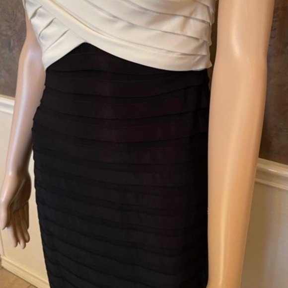 Cache Smart looking Black & White dress - Picture 4 of 6